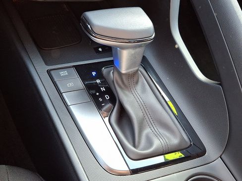 Certified 2025 Hyundai Elantra Sport image 12