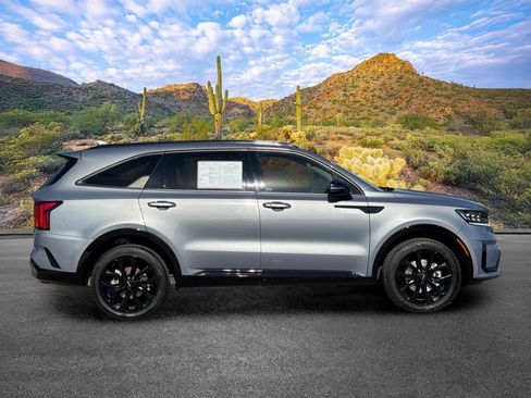 Used 2023 Kia Sorento SX AWD/4WD image 3