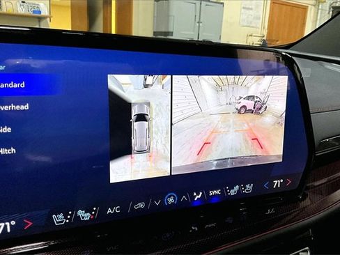 Certified 2024 Chevrolet Traverse RS image 24