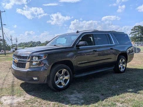 Used 2017 Chevrolet Suburban LT AWD/4WD image 7