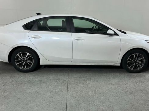 Used 2022 Kia Forte LXS image 2