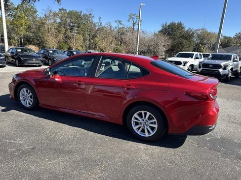Used 2025 Toyota Camry LE image 4