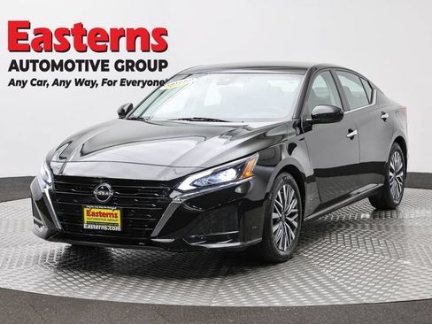 Used 2023 Nissan Altima 2.5 SV FWD image 1