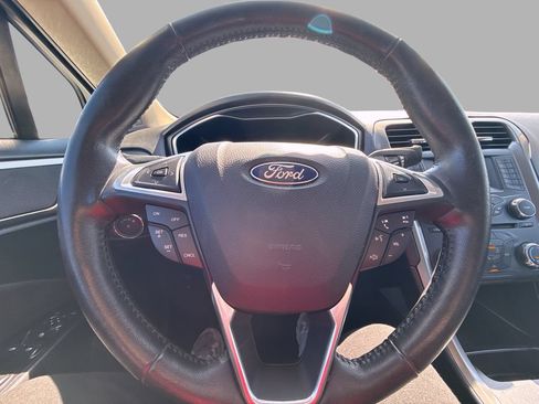 Used 2017 Ford Fusion SE AWD/4WD image 18