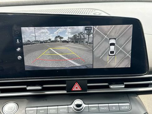 Used 2024 Hyundai Elantra Limited FWD image 11