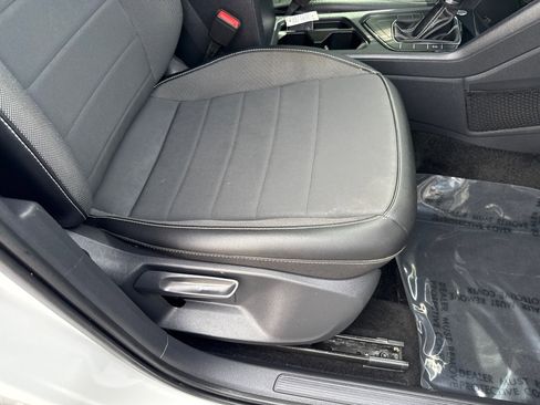 Used 2023 Volkswagen Taos SE image 17