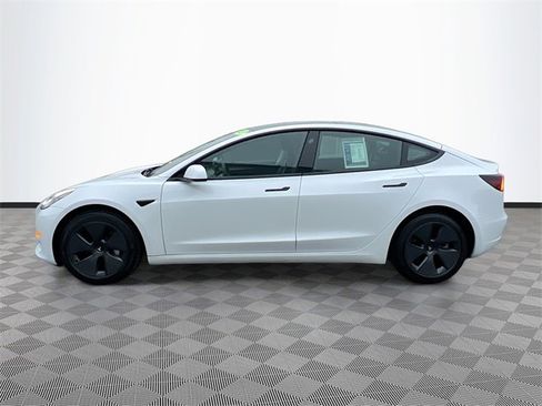 Used 2023 Tesla Model 3 Standard Range image 4