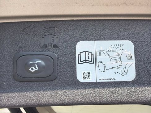 Used 2018 Ford Escape Titanium AWD/4WD image 10