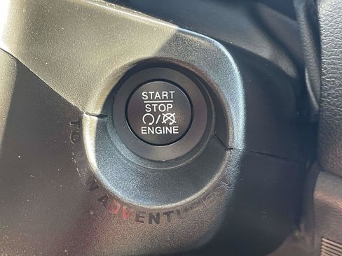 Used 2018 Jeep Renegade Latitude FWD image 21