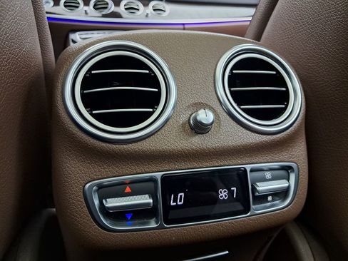 Used 2018 Mercedes-Benz E 400 4MATIC Sedan image 39