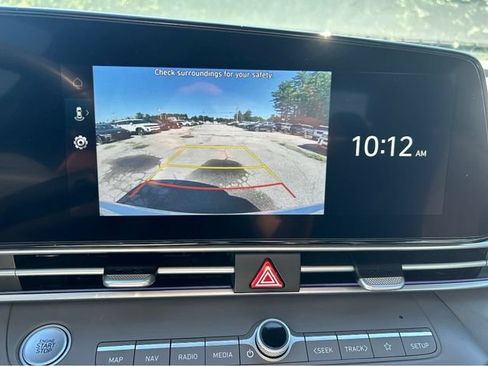 Certified 2025 Hyundai Elantra SEL FWD image 17