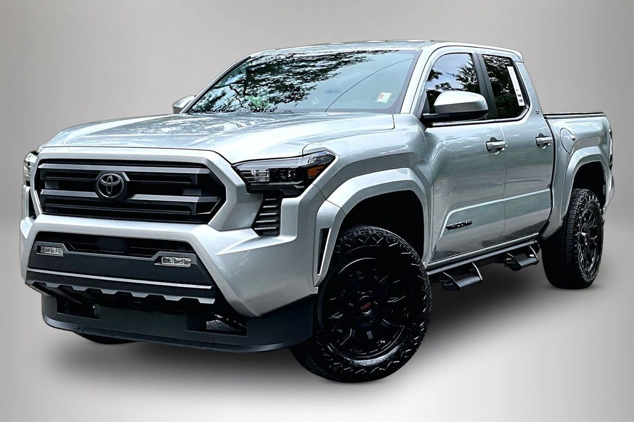 Used 2025 Toyota Tacoma SR5 AWD/4WD image 1