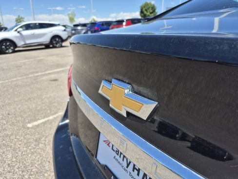 Used 2017 Chevrolet Impala LT FWD image 22