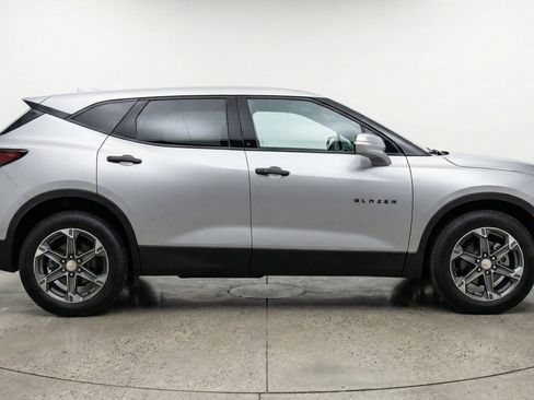 Used 2025 Chevrolet Blazer LT FWD image 11
