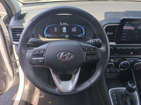 Used 2025 Hyundai Venue SEL FWD image 23