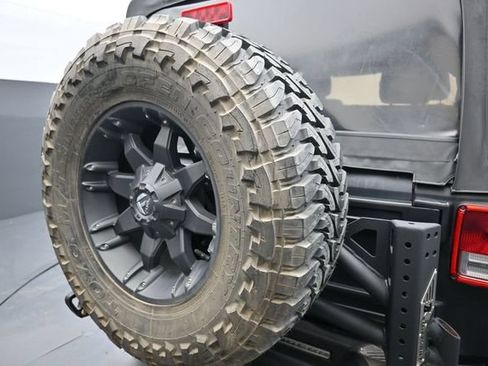Used 2012 Jeep Wrangler Unlimited Sahara AWD/4WD image 32