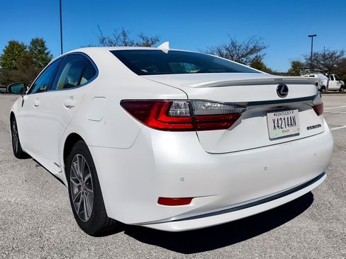 Used 2017 Lexus ES 300h image 45