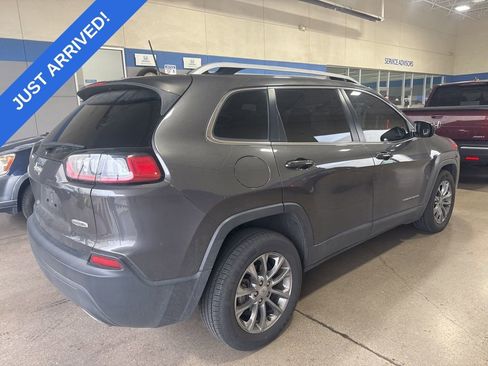 Used 2019 Jeep Cherokee Latitude Plus w/ Comfort/Convenience Group image 3