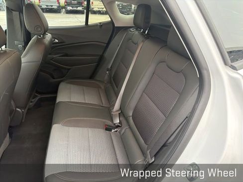 Used 2025 Chevrolet Trax LT w/ LT Convenience Package image 24