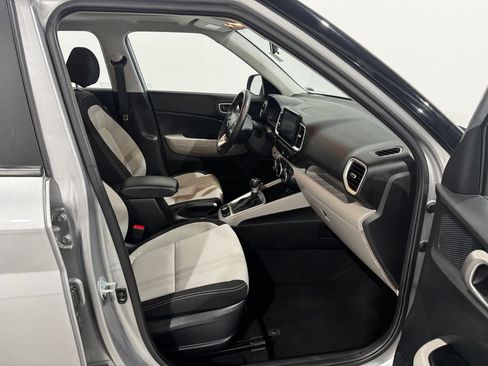 Used 2025 Hyundai Venue SEL FWD image 21