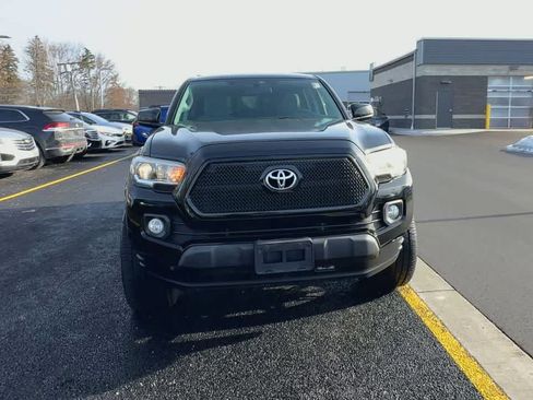 Used 2016 Toyota Tacoma SR5 image 3