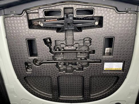 Used 2023 Toyota Camry SE image 18