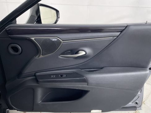 Used 2020 Lexus ES 300h Ultra Luxury w/ Accessory Package 2 FWD image 24