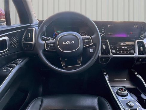Used 2022 Kia Sorento S FWD image 2