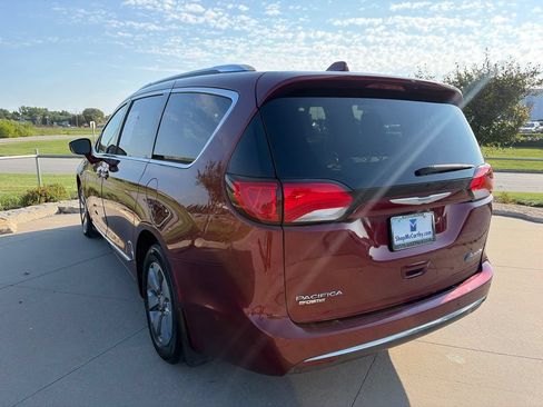 Used 2018 Chrysler Pacifica Limited w/ Advanced Safetytec Group FWD image 20