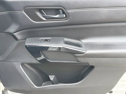 Used 2023 Nissan Pathfinder SV AWD/4WD image 31