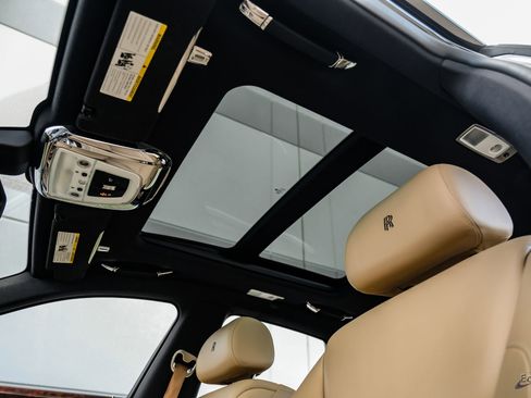 Used 2017 Rolls-Royce Ghost RWD image 43