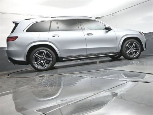 New 2026 Mercedes-Benz GLS 450 4MATIC image 40