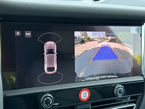 Certified 2024 Porsche Macan AWD/4WD image 22