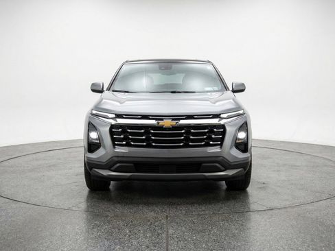 Used 2025 Chevrolet Equinox LT FWD image 2