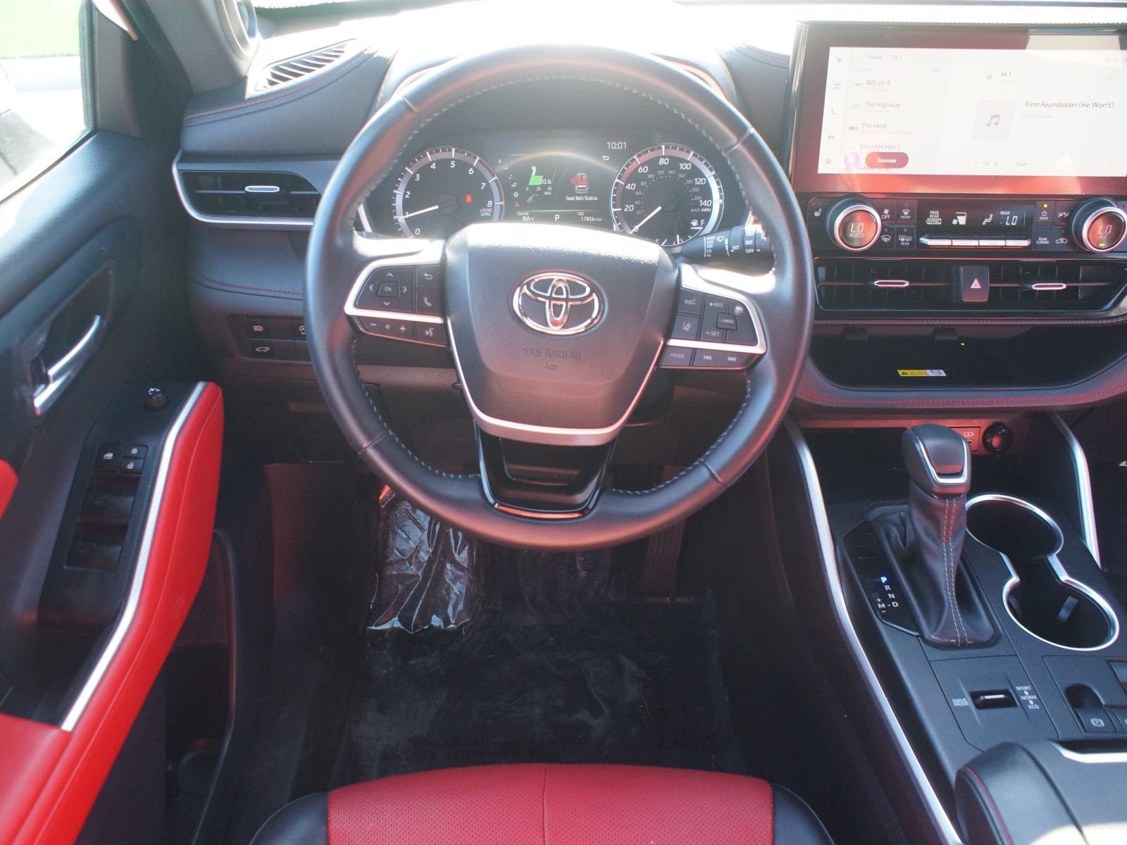 Used 2023 Toyota Highlander XSE FWD image 5