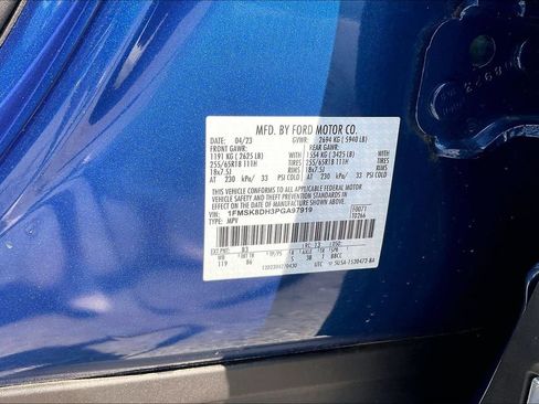 Used 2023 Ford Explorer XLT AWD/4WD image 29