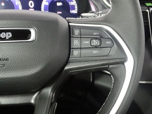 New 2025 Jeep Grand Cherokee Altitude image 27