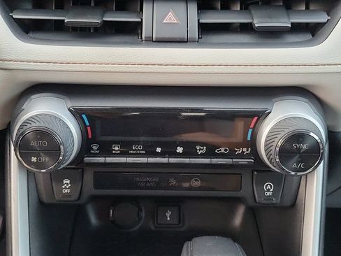 Used 2020 Toyota RAV4 XLE FWD image 24
