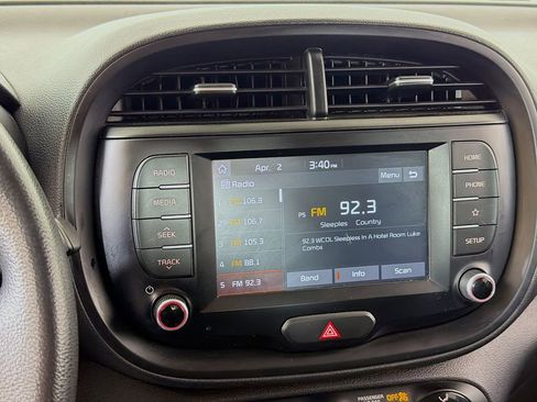 Used 2020 Kia Soul LX image 29