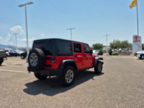 Used 2018 Jeep Wrangler Unlimited Rubicon w/ Connectivity Group AWD/4WD image 5