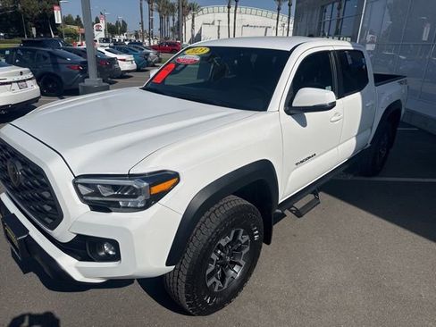 Certified 2023 Toyota Tacoma TRD Off-Road AWD/4WD image 20