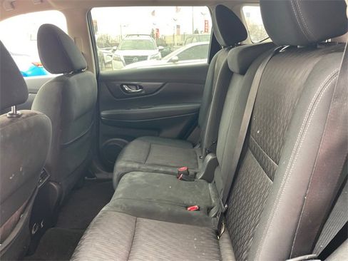 Used 2018 Nissan Rogue SV image 19