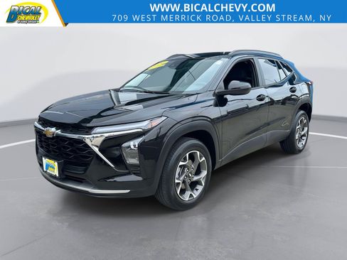 Used 2024 Chevrolet Trax LT w/ Driver Confidence Package FWD image 1