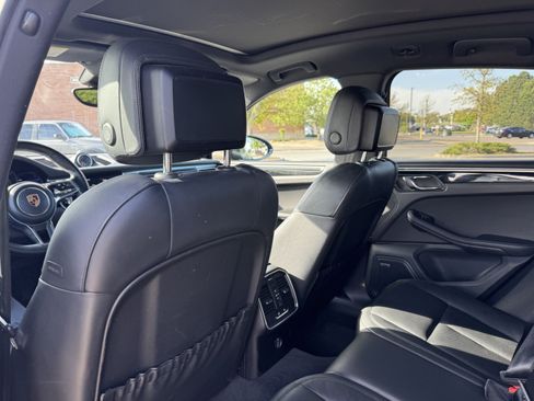 Used 2017 Porsche Macan AWD/4WD image 15