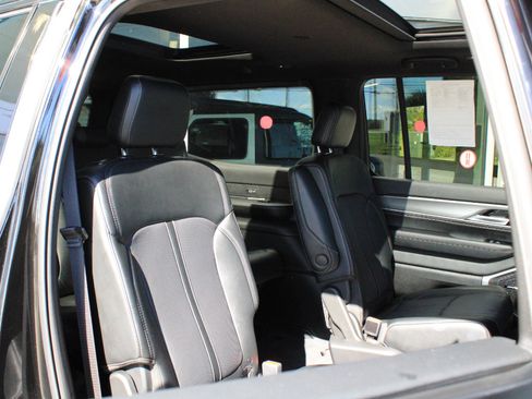 Used 2025 Jeep Wagoneer Series II w/ Premium Group I AWD/4WD image 27