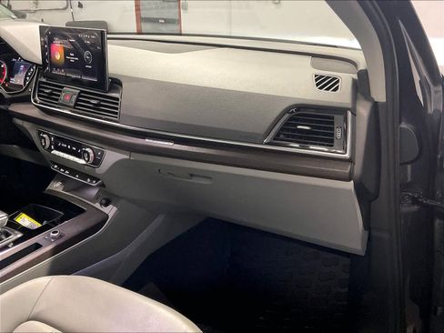 Used 2021 Audi Q5 Premium w/ Convenience Package image 16
