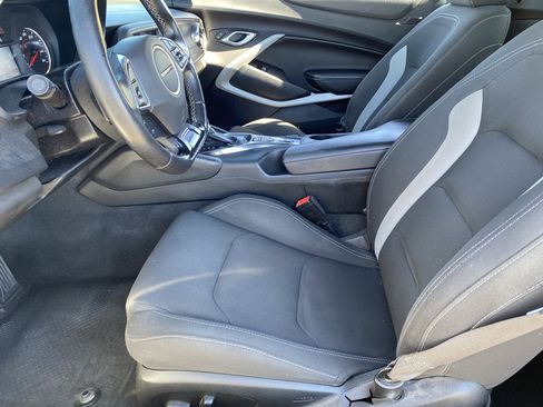 Used 2020 Chevrolet Camaro LT image 16