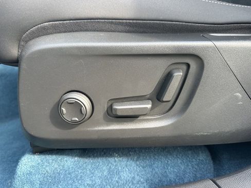 Used 2023 Volvo C40 P8 Recharge Ultimate image 10