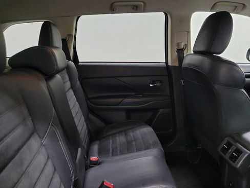 Used 2020 Mitsubishi Outlander SE image 19