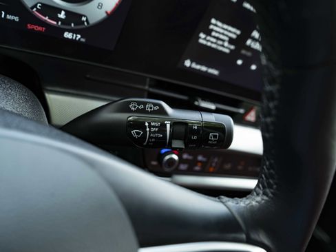 Used 2025 Kia Sportage SX image 24